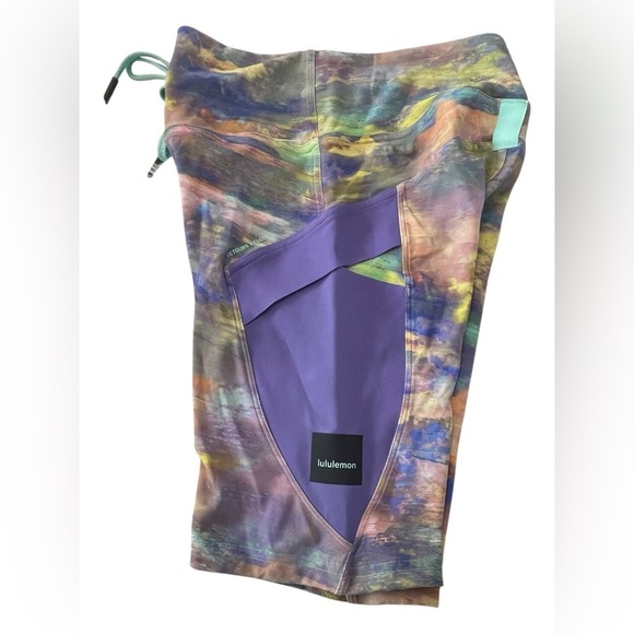 LULULEMON ~Cargo Super-High-Rise Hiking Shorts
Size 4 - Picture 6 of 11